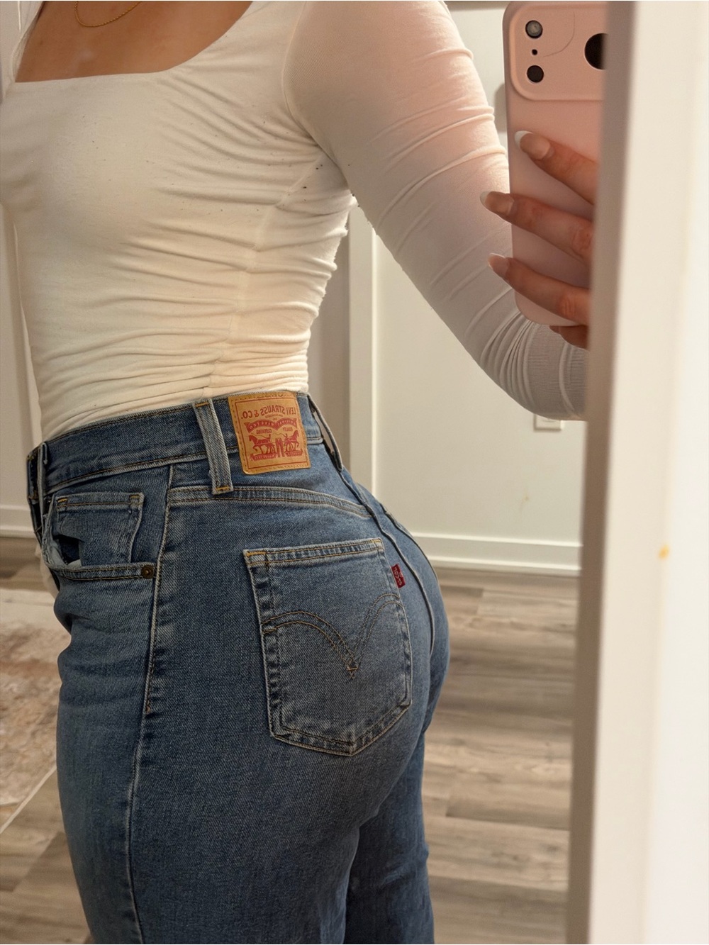 Levi's Classic High-Rise mom Jeans in Medium Blue Wash